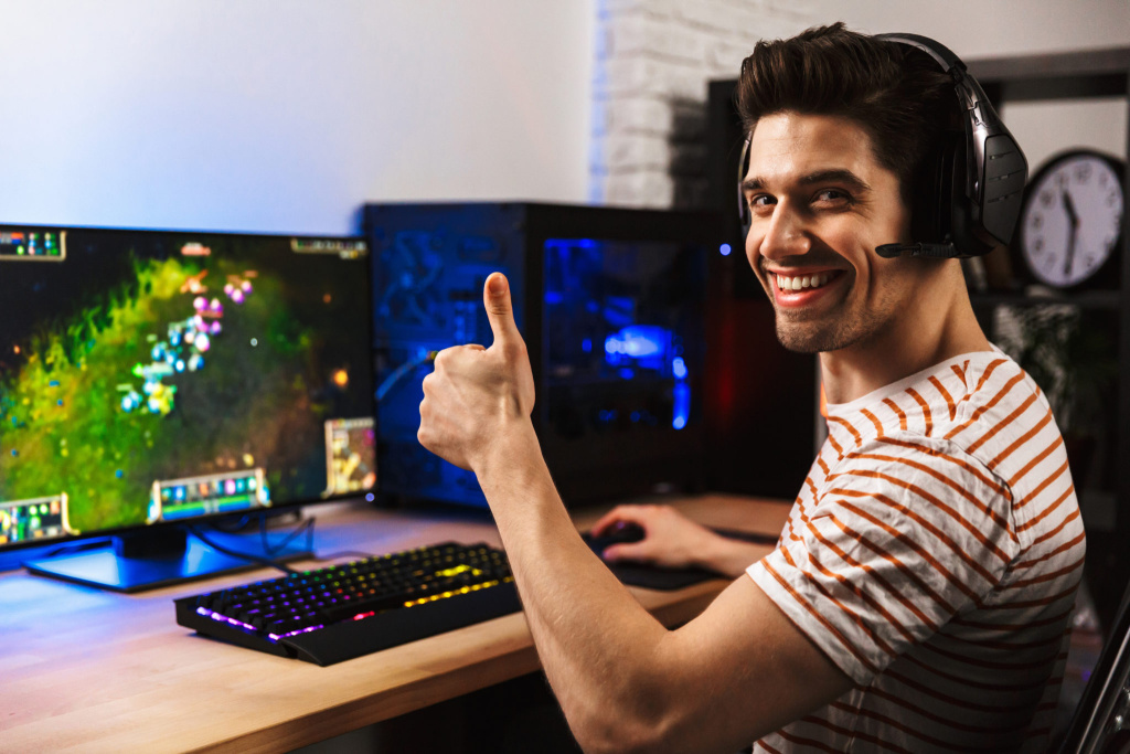 joyful_gamer_thumbs_up-2048x1365.jpeg